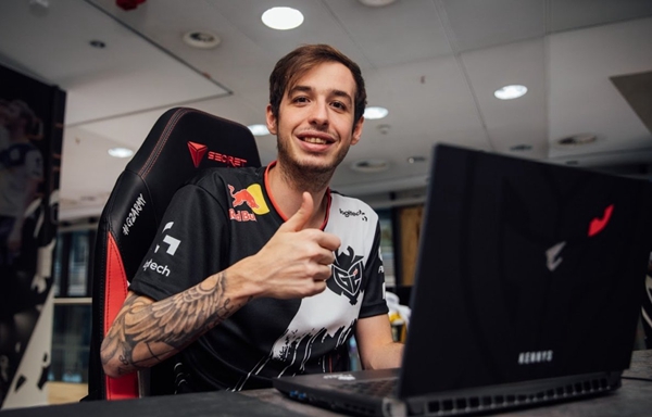 LCK官员为选手提供培训：合同知识、资产管理、社交媒体等。